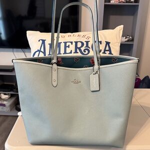 NWOT Coach Reversible Tote, Floral or Seafoam With Attached Wallet